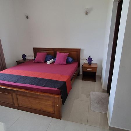 Aqua Vista Appartement Uswetakeiyawa Buitenkant foto