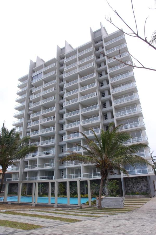 Aqua Vista Appartement Uswetakeiyawa Buitenkant foto