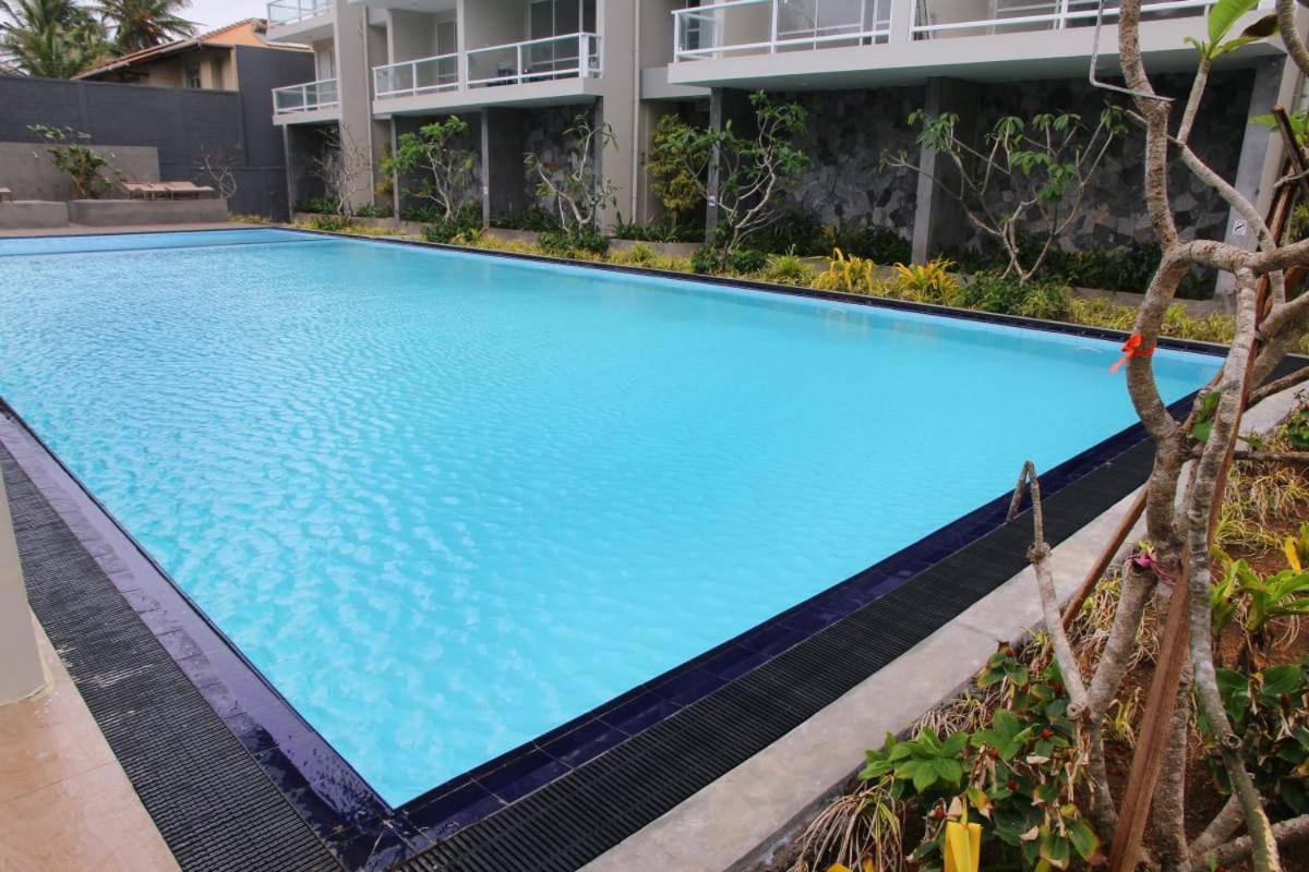 Aqua Vista Appartement Uswetakeiyawa Buitenkant foto