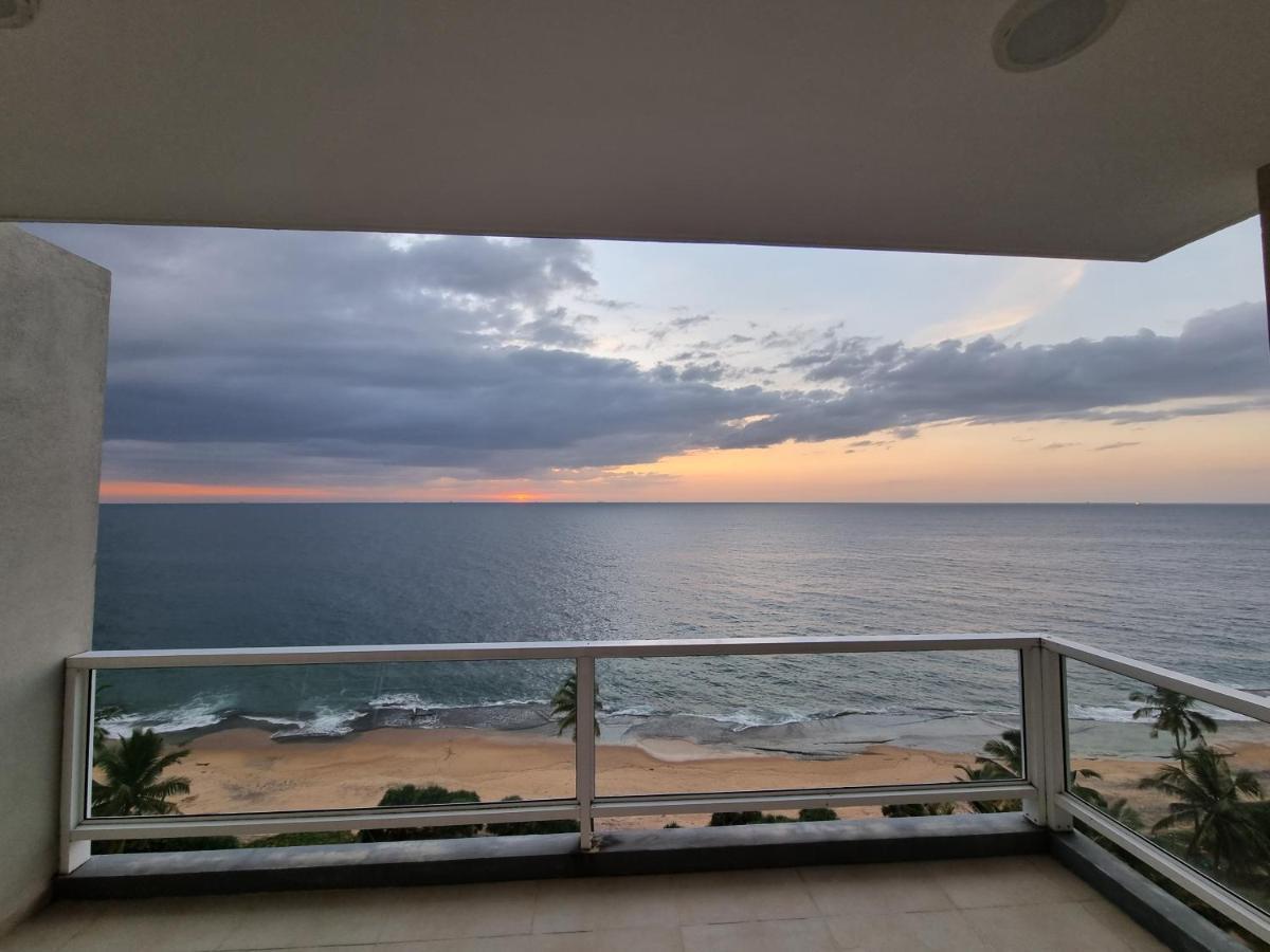Aqua Vista Appartement Uswetakeiyawa Buitenkant foto