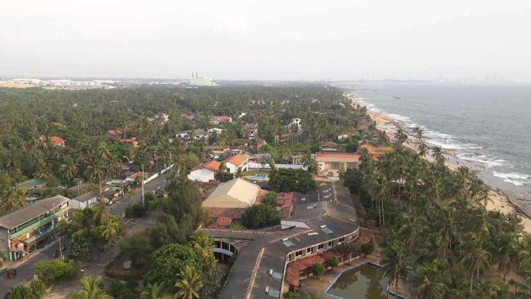Aqua Vista Appartement Uswetakeiyawa Buitenkant foto